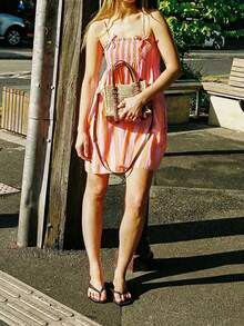 Robe à bretelles avec nœud smocké et rayures Urbanchic, printemps et été, Saint-Valentin, élégante pour dames, tenues d'été, mariages et événements, tenues de sortie, tenues de vacances pour femmes, tenues de plage pour femmes, tenues de printemps - Multicolore - Voir 6