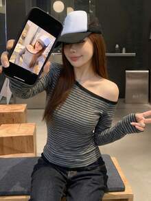 独特设计斜肩条纹针织长袖T恤，修身打底衫，女士春夏款 - 灰色 - 查看 1