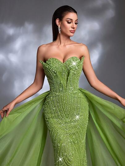 新款优雅橄榄绿串珠无肩带美人鱼晚礼服，配以薄纱拖尾裙摆，纯色派对蕾丝串珠礼服，适合婚礼、生日、周年纪念、毕业典礼、音乐节、约会等场合。
