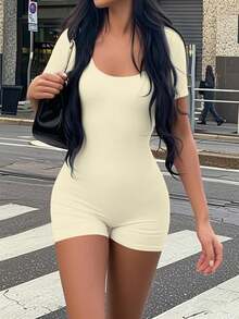 AiTyi 女款連身短褲，夏季 U 領簡約優雅黑色修身塑形運動舒適休閒性感戶外通勤百搭短袖連身褲，Y2K、Ins、時尚，海灘派對度假、外出假日穿搭、畢業返校、世界盃、日 - 淡黃色 - 查看 2