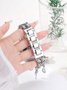 MAPUCE 1 chiếc dây đeo đồng hồ thông minh hình mắt quỷ bằng kim loại thời trang, dây da bóng hai mắt màu vàng, tương thích với Apple Watch 38/40/41/42/44/45/46/49mm, phù hợp với các dòng Ultra/SE/10/9/8/7/6/5/4/3/2/1, dễ dàng điều chỉnh độ dài, thích hợp làm quà tặng cho bạn bè, bạn gái, Ngày của Mẹ hoặc Ngày Valentine. - CAT214 Bạc - Xem 6