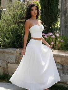 Women's Elegant White Strapless Metal Buckle & Pleated Flared Maxi Skirt Two Pieces Set, Chic Sexy Summer Vacation Outfit, Minimalist Garden Party Wear - White - View 3