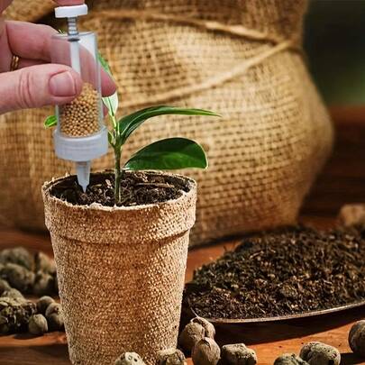 1. Dụng cụ gieo hạt cầm tay thủ công với ống trong suốt và tay cầm tiện dụng - Dụng cụ gieo hạt di động phù hợp cho chậu cây và bãi cỏ. Được làm từ chất liệu nhựa, một công cụ gieo hạt chính xác cho việc tự làm cảnh quan và các hoạt động trên diện tích nhỏ.