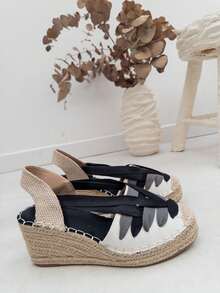 VIKIVIKI SHOES Women's Espadrilles With A Wedge Sandal Style, Valencian Espadrille, Closed Front Design With Decorative Fabric Details And Overlapping Bands, Wrap-Around Structure With Crossed Straps That Integrate Into The Instep And Open Sides, Comfortable And Flexible Fit, Lightweight Jute Platform With Non-Slip Sole, Elegant And Stylish, Breathable, Ideal For Summer, Holidays, Beach, Daily Walks, City And Casual Chic Looks - 黑色 - 查看 7