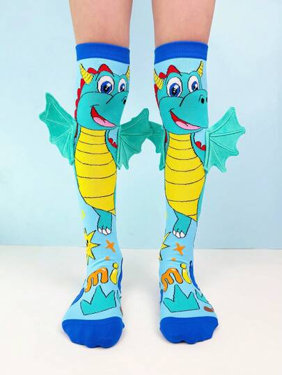 1 par de calcetines sobre la rodilla para niños, con diseño de patrón de dinosaurio lindo con decoración de alas 3D. Calcetines para niños, calcetines locos, calcetines divertidos, aptos para todas las estaciones. Hacen regalos perfectos para el Día Loco, fiestas infantiles, San Valentín, Pascua, vacaciones, actividades al aire uso diario.
