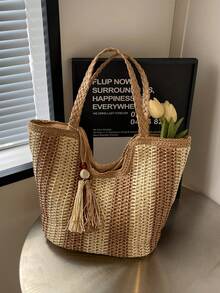 Diese farblich abgesetzte gestreifte handgewebte Strohtasche ist eine stilvolle, vielseitige, einfache und lässige Damenhandtasche. Sie ist eine perfekte Strandtasche für den Urlaub mit Quastenanhänger und Reißverschluss. Geeignet für Strandurlaube, Einkaufen, Strandausflüge, den Alltag, Dates und mehr. - Khaki - Übersicht 9