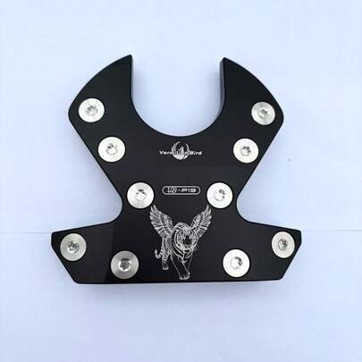 Vermilion Bird 朱红色鸟高尔夫推杆头，饰有飞虎图案，铝合金材质，左右手通用，配有同色保护套，是定制的理想之选。