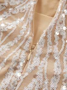 Đầm dạ hội Astony quyến rũ, thanh lịch và gợi cảm với chất liệu xuyên thấu, được trang trí bằng tua rua đính hạt và cổ tay áo tua rua trắng bạc, kiểu dáng váy ngắn ôm sát, phù hợp cho lễ hội hóa trang, đám cưới, lễ đính hôn, tiệc cocktail, tiệc sinh nhật và các dịp đặc biệt khác vào mùa xuân. - Màu Hồng baby - Xem 7