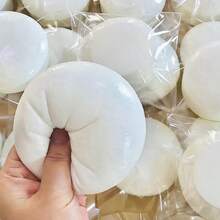 1个超柔软慢回弹酸奶造型挤压玩具，缓解压力，是生日、节日、圣诞节、万圣节的完美礼物 - 白色 - 查看 4