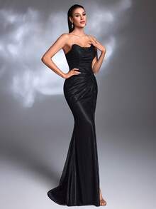 Un vestido de noche elegante de cola de sirena con abertura alta, encaje negro fruncido y cordones sin tirantes - Negro - Ver 5