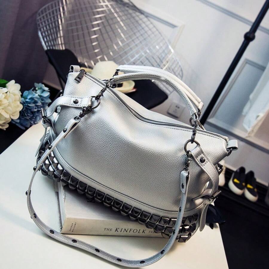 Bolso Grande con Tachuelas para Mujer - Bolso de Hombro, Bandolera o Mano, Estilo Punk y Moderno - Plateado - Ver 1