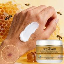 YCHZ Kem dưỡng da Bee Radiant Glow, chứa chiết xuất ong, niacinamide và axit hyaluronic, cho hiệu quả tức thì cho tay, mặt và toàn thân, tăng cường độ mịn màng, đàn hồi và săn chắc, làm căng da, giảm nếp nhăn và vết chân chim, chăm sóc da chống lão hóa, giúp da trông trẻ hơn, mỏng nhẹ và dễ dàng thẩm thấu, kem làm sáng và dưỡng ẩm phù hợp với mọi loại da - Công thức không gây dị ứng - 60g - Xem 5