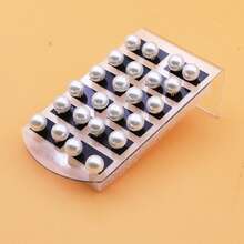 12 pares de aretes de perlas falsas de plástico blanco de 8 mm en estuche de tarjeta - Blanco - Ver 2