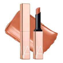 NARS Afterglow 唇膏 #201 Voyeur (暖棕色) 1.5g/0.05 Oz | 色彩與護理的完美融合 | 濃郁亮澤且保濕配方 | 中輕遮蓋力，自然光澤妝效 | 滑順奶油質地，舒適佩戴 - 201 Voyeur - 查看 6