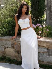 Women's Elegant White Strapless Metal Buckle & Pleated Flared Maxi Skirt Two Pieces Set, Chic Sexy Summer Vacation Outfit, Minimalist Garden Party Wear - White - View 2