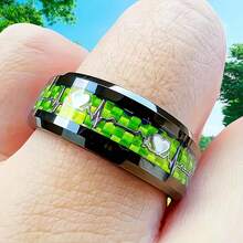 1. 男士时尚 8 毫米钨金戒指 - 心形绿色碳纤维镶嵌，无涂层设计，适合男士佩戴，可作结婚订婚戒指、周年纪念日情人节礼物，耐刮擦现代中性珠宝礼品 - 綠底碳纖維心電圖 - 查看 4