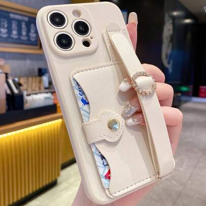 1 chiếc bao da đeo tay hình trái tim tối giản kèm ngăn đựng thẻ và ốp lưng điện thoại chống sốc màu be, tương thích với iPhone 17/17 Pro/17 Pro Max/17 Air/16/11/16 Pro/16 Plus/16 Pro Max/16e/15 Pro Max/13/14/12/11/7G/8P, Galaxy S25/S25 Plus/S25 Ultra/A05/A05S/A06/A07/A16, A16/A17/A18/A57, Y20/Y21/Y03, HONOR X8/X8B/X7A/X5/X9B/X9A. Lựa chọn thời trang dành cho người sành điệu. Phiên bản quốc tế, không phải phiên bản nội địa.