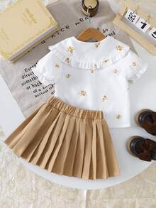 Bộ 2 món cho bé gái, kiểu dáng thời trang dễ thương, thêu hoa vàng, cổ bèo nhún, áo tay ngắn màu trắng và chân váy xếp ly màu kaki, thích hợp mặc mùa hè. - trắng - Xem 3
