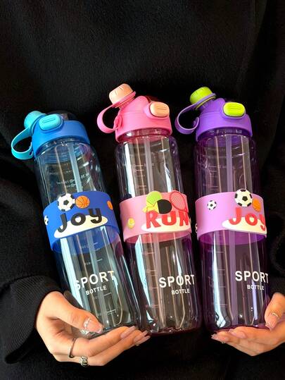 1000毫升大容量运动水壶 – PC材质运动健身水壶，配有硅胶套、双吸嘴和翻盖，是一款激励人心的健身水壶，防漏设计，适合跑步、瑜伽、骑行、户外旅行等运动。
