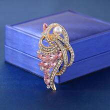 1pc Elegant Personalized Pink Crystal Brooch, Alloy Rhinestone Niche Design Clothing Pin, High-End Suit Lapel Pin - Yellow Gold - View 1