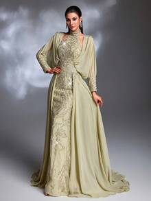 Đầm dạ hội sang trọng, thanh lịch với họa tiết cành cây màu xanh ô liu thêu sequin, cổ cao, thắt eo, hở lưng, chân váy xòe xếp tầng và đuôi váy dài. - Cỏ xanh - Xem 5