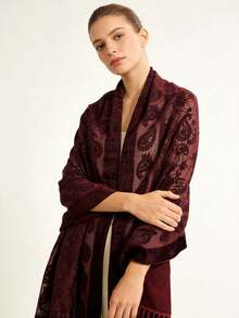 1件酒红色天鹅绒腰果色经典优雅舒适百搭独特迷人长流苏披肩，适合晚宴派对，新款时尚女士围巾 - 酒紅色 - 查看 5