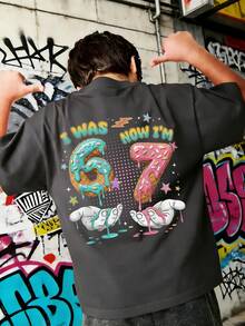 Camisa con estampado de "Tenía 6, ahora tengo 7" de 67 elementos de dibujos animados coloridos para niño preadolescente, adecuada para actividades, uso diario, uso en fiestas, regalo de cumpleaños para niño preadolescente, fiesta de cumpleaños, regalo ideal para celebración de cumpleaños, parte superior de verano para niño preadolescente - Gris Oscuro - Ver 1