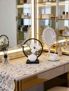 HXARTMIS 1 chiếc khăn trải bàn hình chữ nhật thêu hoa ren trắng và vàng sang trọng, kiểu dáng hiện đại, tối giản, dùng trang trí bàn ăn, khăn trải bàn nhựa nhà bếp, dễ lau chùi và tái sử dụng, chống trượt. Thích hợp cho phòng khách, phòng ăn, phòng ngủ, nhà bếp, phòng ăn, ngoài trời, tiệc tùng, đám cưới, tiệc sinh nhật và các hoạt động hàng ngày khác. Cũng có thể dùng để trang trí vào các ngày lễ như Ngày Valentine, Ngày của Cha, v.v. Có nhiều kích cỡ khác nhau. - trắng - Xem 4