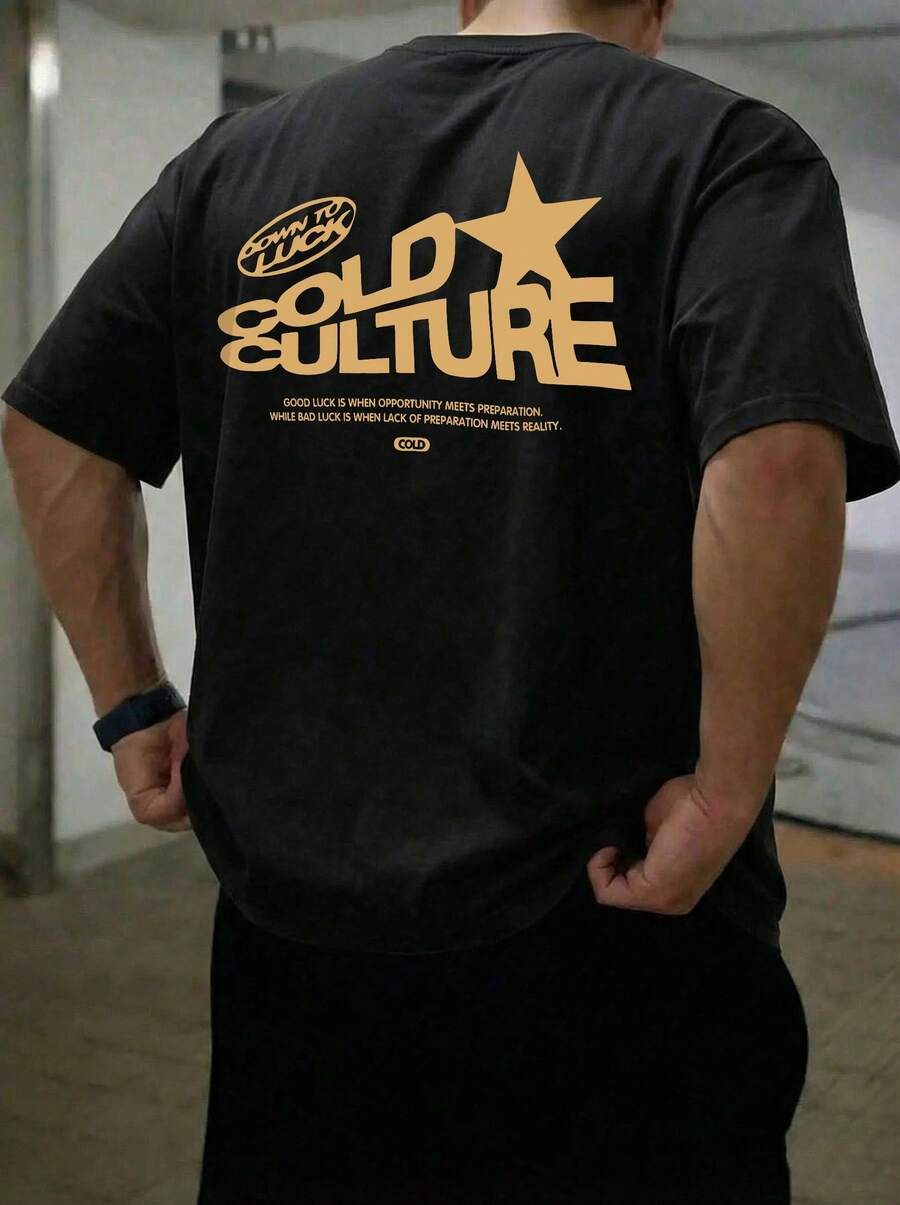 This One-Piece Men's Cotton T-Shirt Features A Soft Fabric, A Skull Motif And The "Dellone" Brand Logo, Making It Perfect For A Casual Streetwear Style. - 黑色 - 查看 1
