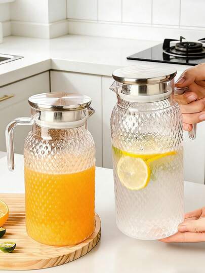 Jarra transparente de grande capacidade, com tampa e alça, ideal para chá gelado, suco e água fria. Perfeita para preparar chá gelado, servir suco e café. Perfeita para cozinhas domésticas, hotéis, restaurantes e cafeterias.