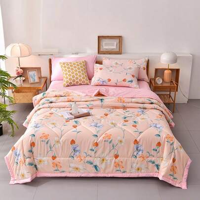 1件亲肤简约格子+花卉绗缝宽边夏季被，柔软细腻，吸湿透气，简约优雅，时尚空调被