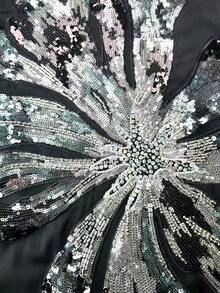 Vestido formal de satén con cuello alto, manga larga, estampado aleatorio y cuentas hechas a mano para mujer SUPGIR - Negro - Ver 8