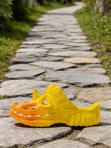 Pmoiste 男女通用可爱镂空恐龙设计柔软 EVA 时尚沙滩凉鞋，黄色 - 黃色 - 查看 3