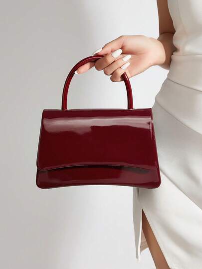 REMANLAND 这款复古港式酒红色亮面PU手提包，采用高光泽镜面处理，双层翻盖设计，搭配同色亮面手柄。是晚宴、鸡尾酒会和浪漫约会的时尚之选，也是送给女士的最佳礼物。