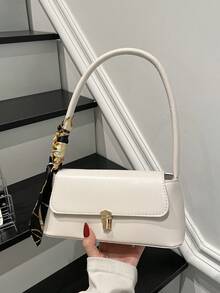 柔软PU皮革金属锁扣装饰贝壳形复黎风手提包，女士单肩包，新款女士小方托特包 - 米色 - 查看 2