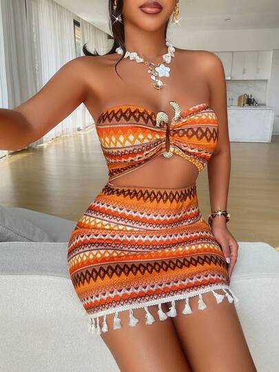 AIJ Amarilo 时尚彩色印花性感无肩带连衣裙，胸部饰有装饰，腰部和下摆饰有流苏，适合海滩度假和户外活动。