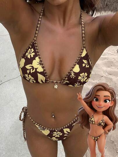 Bộ bikini nữ kiểu yếm cổ tam giác, họa tiết hoa ngẫu nhiên với mặt dây chuyền hình hoa, phong cách giản dị, thanh lịch và dễ thương, phù hợp cho ngày Valentine, không thể thiếu cho các bữa tiệc bãi biển và kỳ nghỉ.