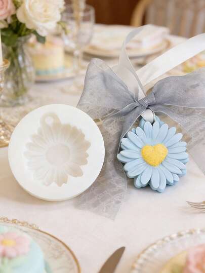 1pc 3D Heart Chrysanthemum Candle Mold, Multi-Purpose Easy Clean Easy Release Silicone Mold For Candle/Resin/Plaster/Clay/Soap, Suitable For Valentine's Day, Wedding, Back To School, Birthday, Wedding, Women's Gift, Home Decor DIY