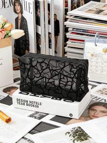 Black Large Heart-Shaped Octagonal Small-Scale Indie-Style Net-Sheen Embroidered Heart-Shaped Wash And Storage Bag. Portable Travel Makeup Bag With Large Capacity And Good Breathability, Cute Style. Indie-Style Net-Sheen Embroidered Heart Elements Create A Strong Atmosphere. Unique Black Large Heart-Shaped Octagonal Design, Not Similar To Others. Appearance Quality Is Excellent. - màu đen - Xem 10