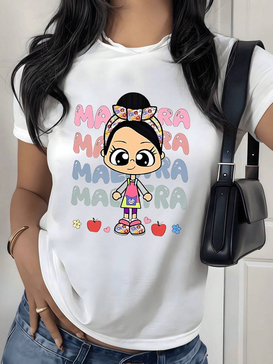Una figura tierna de caricatura con gran lazo y palabra maestra repetida en tonos pastel con flores y manzanas que transmiten alegría y cariño ideal para maestras camiseta de mujer 220g - Blanco - Ver 1