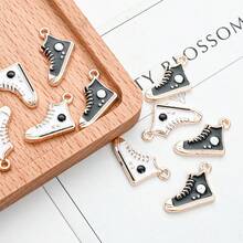 10个可爱12x15mm合金帆布鞋时尚吊坠饰品设计，适用于手链、项链、包包、钥匙扣等DIY友谊饰品制作材料 - 迷你鞋 - 查看 2