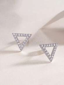 2只简约925纯银0.7克拉1.2毫米莫桑石三角形耳钉，适合女性日常佩戴、派对、母亲节、结婚纪念日、生日等场合，是理想的珠宝礼物之选。 - 銀色 - 查看 2