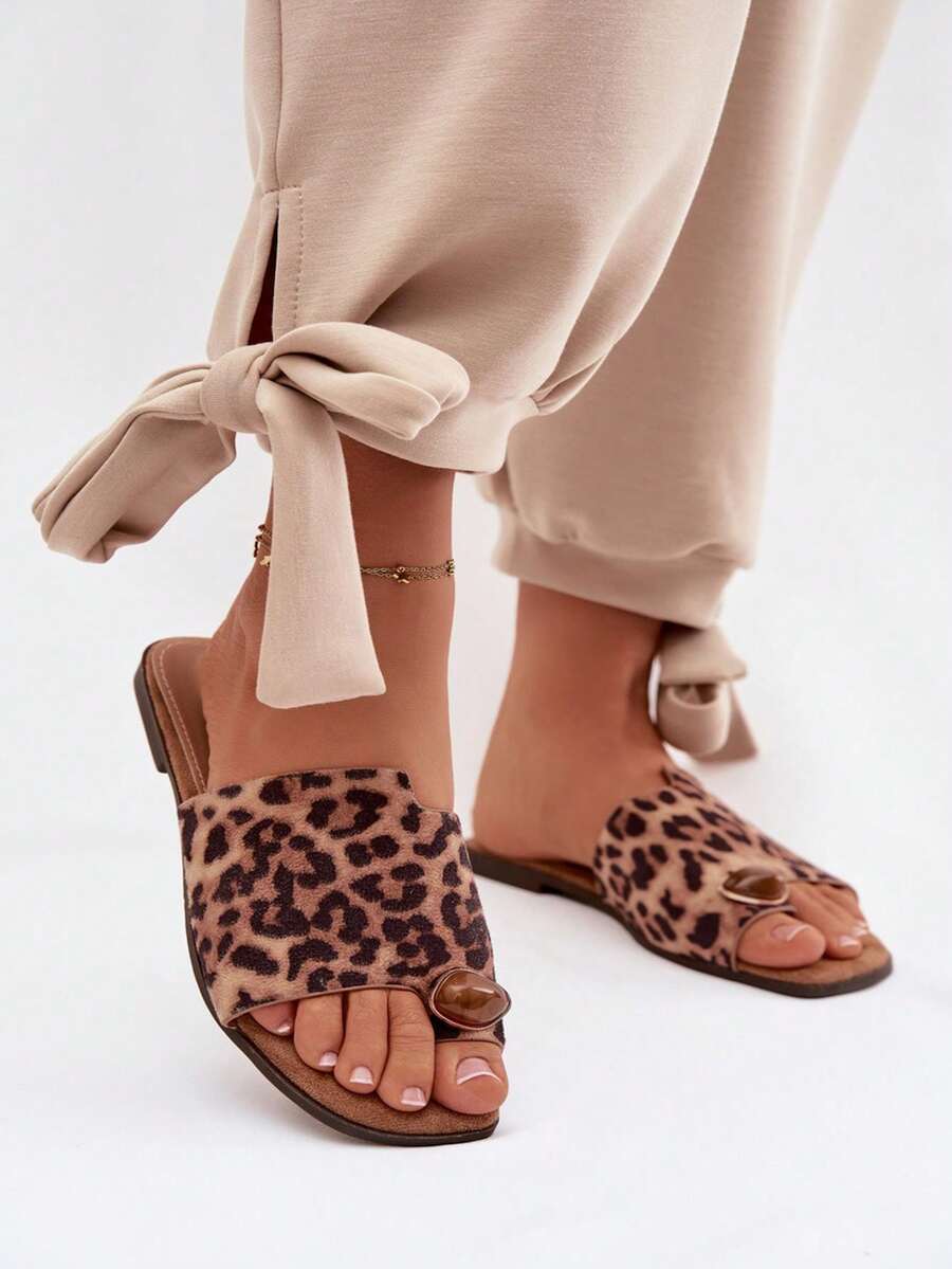 Cómodas y elegantes sandalias planas de mujer de ante sintético con detalles decorativos, perfectas para el verano y el uso diario en colores marrón, beige, negro y amarillo - Marrón - Ver 1