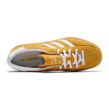 Adidas Originals 女款經典復古滑板鞋 GAZELLE INDOOR W，舒適透氣輕量極簡運動休閒鞋 KH6037 - 質感黃/白/金 - 查看 8