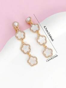 1 Pair Cute Retro Five-Leaf Clover Earrings, Suitable For Holidays And Daily Wear - Gold - View 3