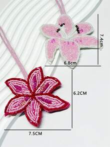 1个手工彩色串珠拼布花朵造型包，采用串珠、百合花和其他元素设计，时尚、优雅、简约又可爱，多功能，可用作背包、单肩包、斜挎包或装饰配饰。 - 彩色 - 查看 6
