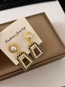 Black Zirconia Glass Flower Gourd Stud Earrings, Fashion Versatile Luxury Elegant Earrings, Unique Design Earrings - Irregular Earrings - View 1