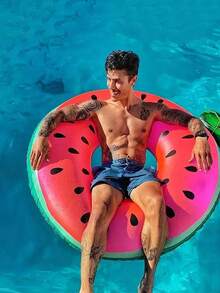 充气游泳圈，PVC材质，男女通用，腋下式设计，颜色包括绿色、粉色、巧克力甜甜圈形、西瓜形，适合沙滩派对、游泳池、海滩、夏季假期休闲游泳。 - 多色 - 查看 4