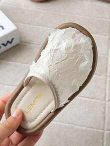 Dép ren hoa 3D cho trẻ em, dép đi trong nhà thoáng khí kiểu công chúa dễ thương, dép mềm chống trơn trượt cho trẻ nhỏ. - trắng - Xem 6