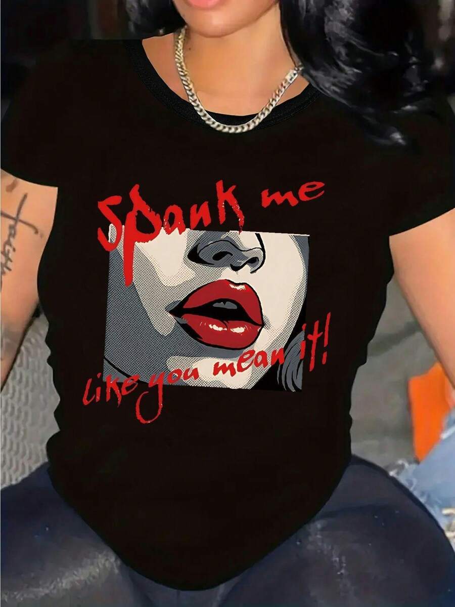 Plus Size - Women'S Crew Neck T-Shirt - Bold "SPANK ME LIKE YOU MEAN IT!" Graphic Tee With Red Lettering, Soft Stretchy Everyday Shirt For Women, Edgy Casual Top For Parties, Outfits & Gifts - White Shirt With Statement Print, Ladies T Shirts, Party Attire, Microstretch Fabric, Spring Fashion, Tren1dy Design, Comfortable Fit, Short Sleeve Tee, Women - 黑色 - 查看 1